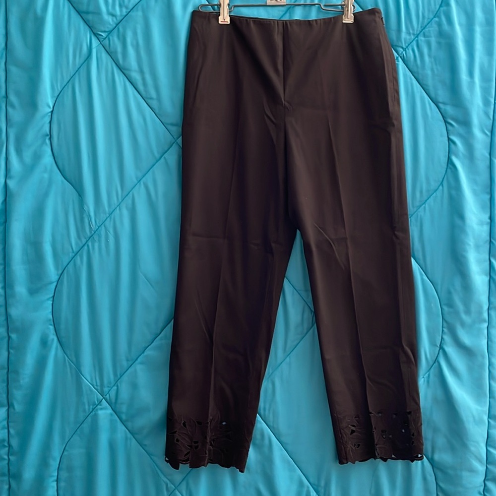 Women’s 4 chocolate brown pants